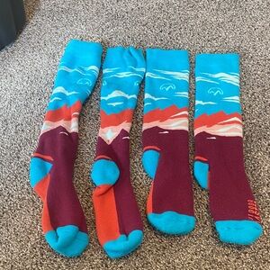 Vibrant Mountain Scene Ski Socks in Blue and Red
